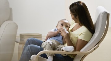Baby (3-6 months) breastfeeding